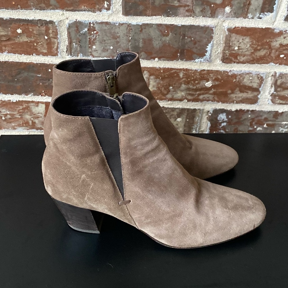 Aquatalia Faylynn Taupe Weatherproof Suede Wood Stacked Heel Booties Size 11